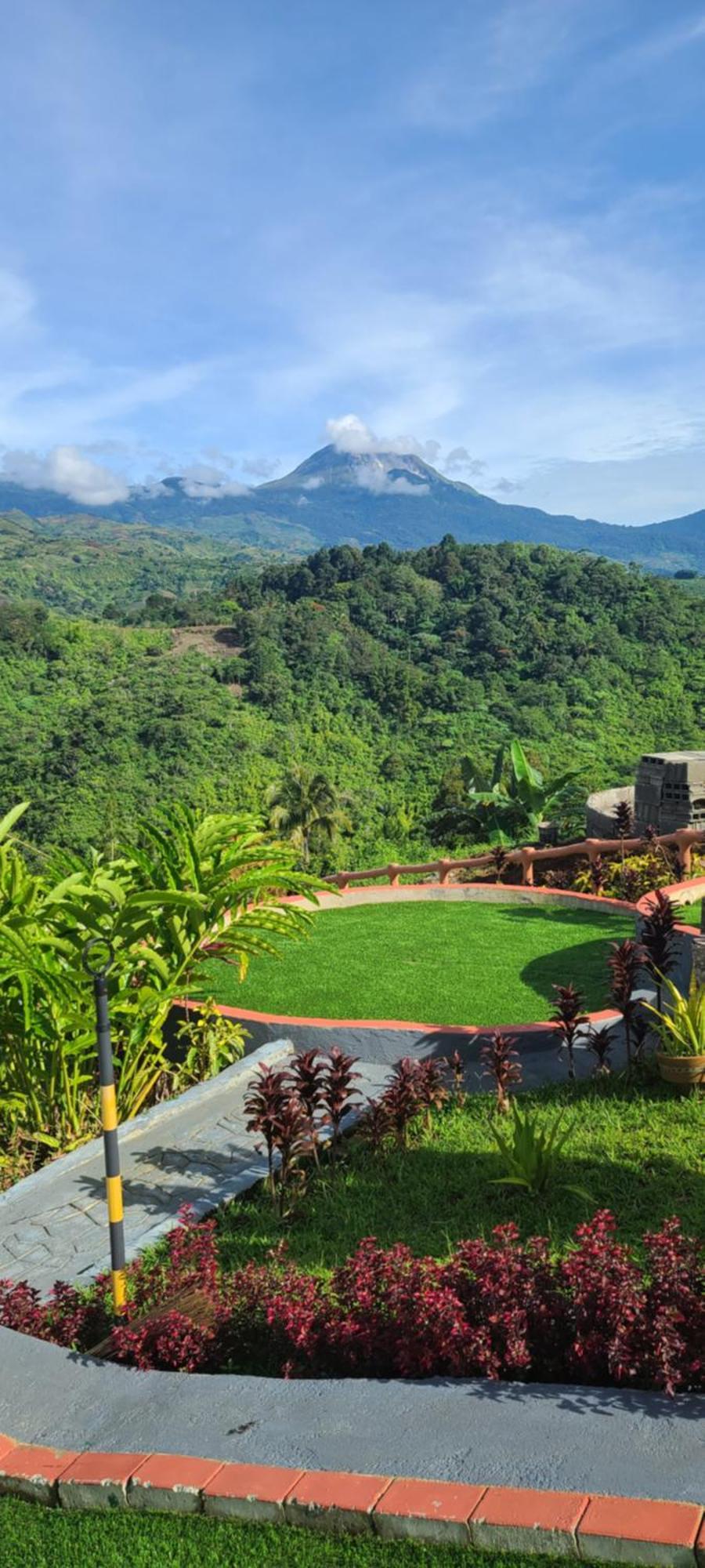 Serene Mountain Escape Digos Exterior foto